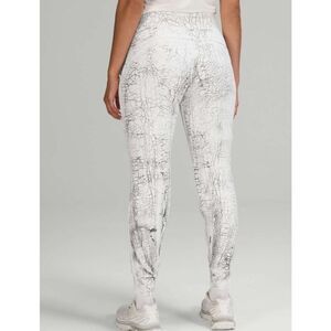 Lululemon Warm Down Jogger 7/8 Length Thread Dye White Black Size 4